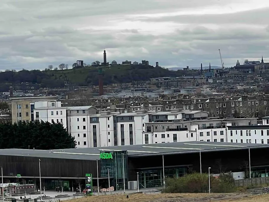 Spacious Penthouse Apartment Edinburgh