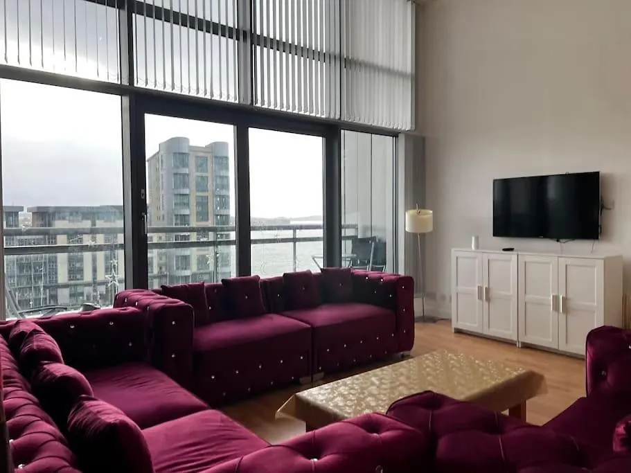 Spacious Penthouse Apartment Edinburgh 0*,