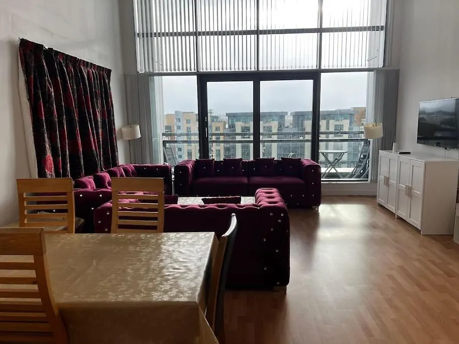 Spacious Penthouse Apartment Edinburgh 0*,
