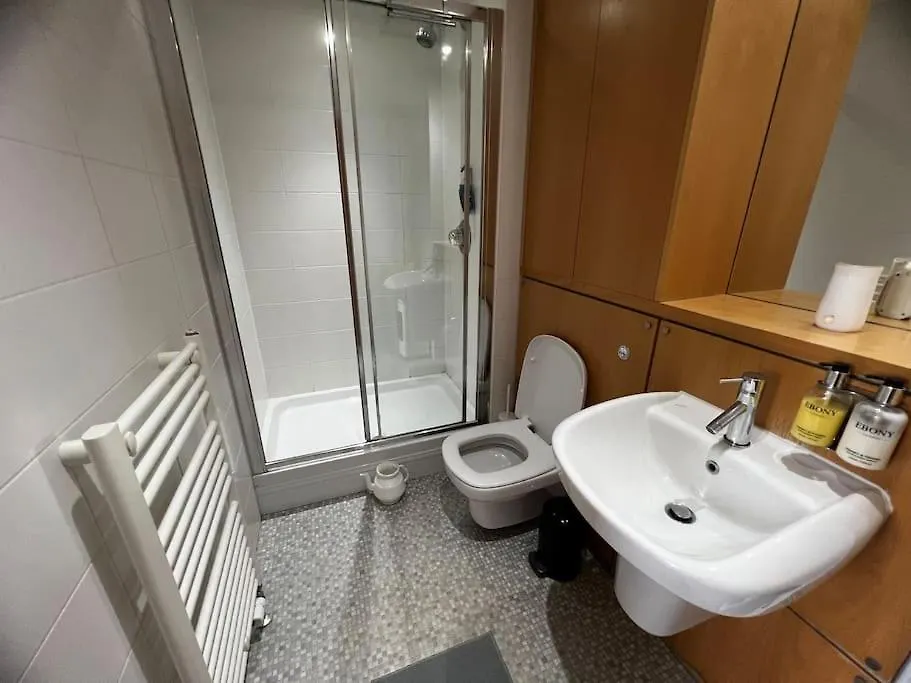 Spacious Penthouse Apartment Edinburgh 0*,  United Kingdom
